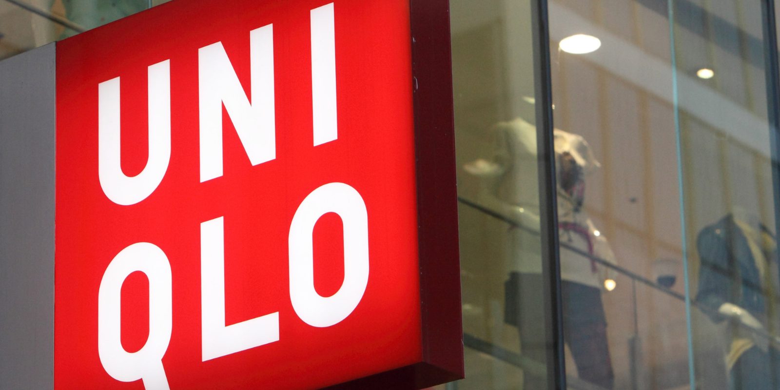 Uniqlo остановил все 50 магазинов в России