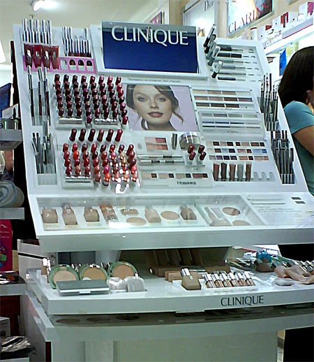 стенд Clinique