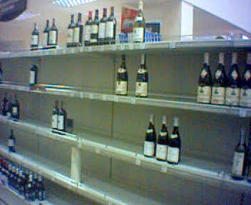 пустые полки алкогольного отдела